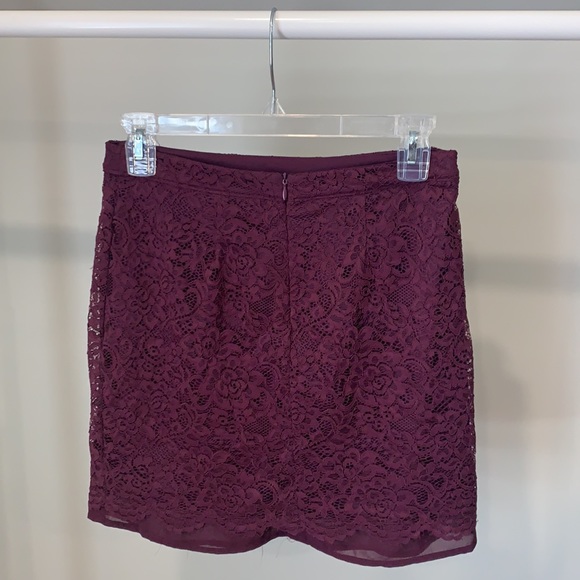 Eggplant purple lace mini skirt, Forever 21 - Picture 2 of 3